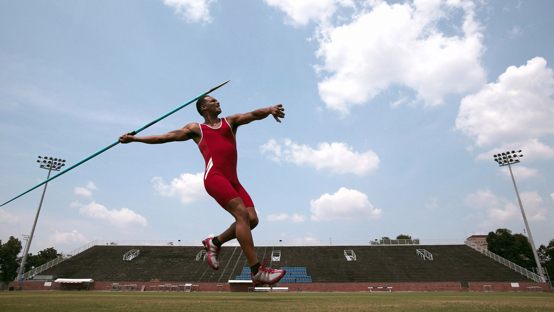“腰旗橄榄球：东部新区赛场的精彩对决让人目不暇接”