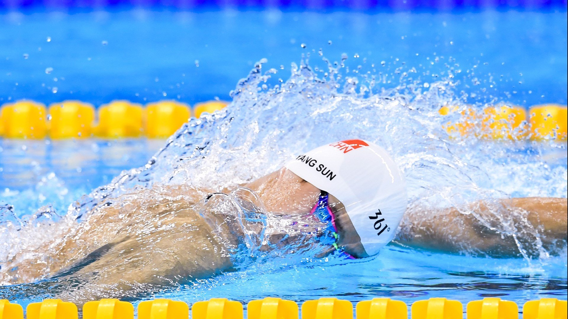 韩华冠军刘翔飞抵赛事现场，韩翔老师